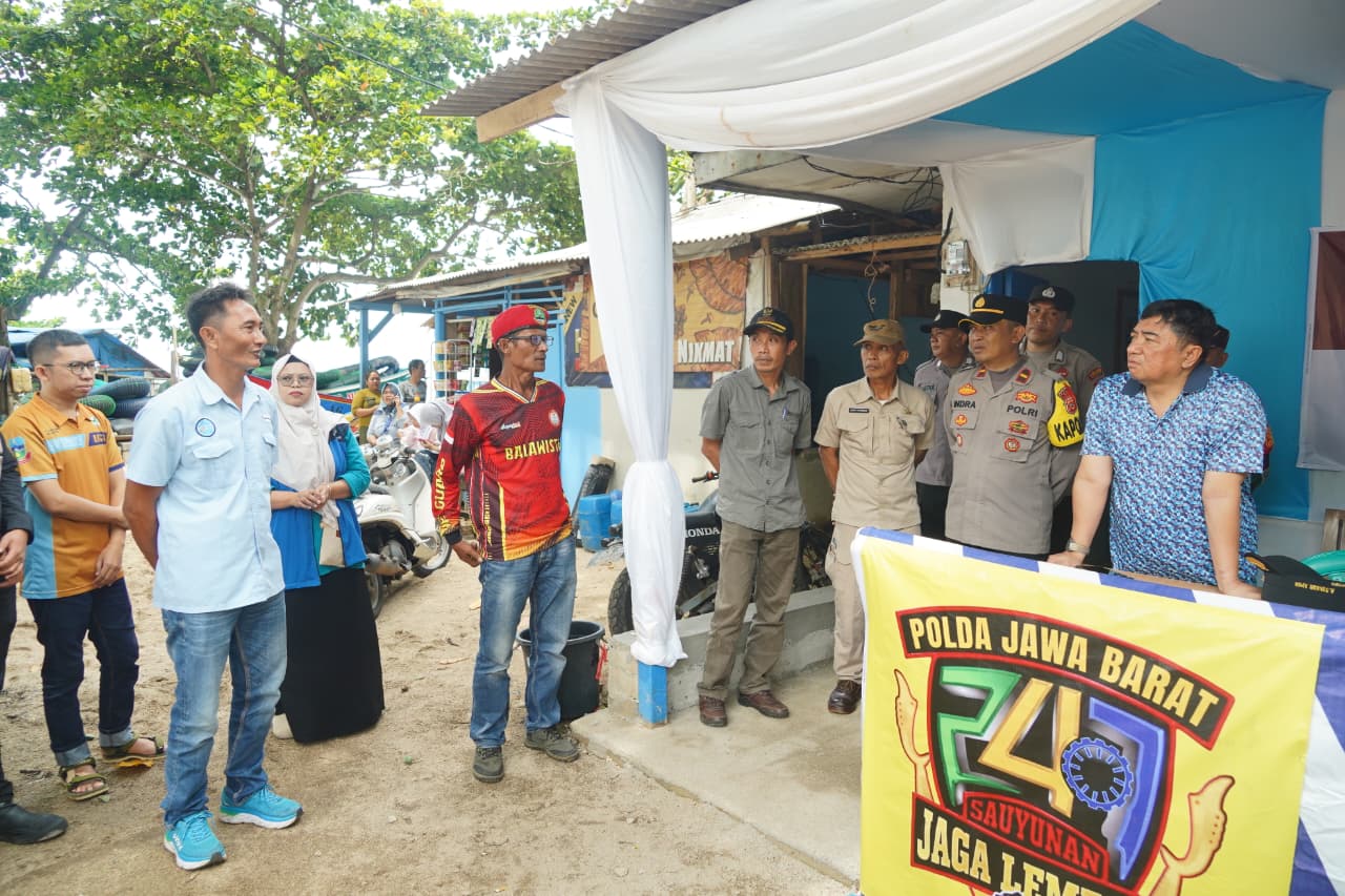 Bupati Garut Tinjau Pos Pengamanan di Objek Wisata Pantai Rancabuaya Menjelang Nataru